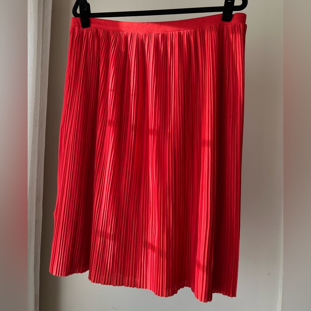 Vibrant red-orange pleated a-line skirt - Picture 7 of 10